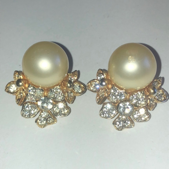 Kenneth Jay Lane KJL Vintage Gold Tone Faux Pearl CZ Rhinestone Clip On Earrings - Picture 2 of 8